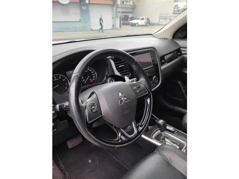 MITSUBISHI - OUTLANDER - 2018/2018 - Branca - R$ 109.900,00
