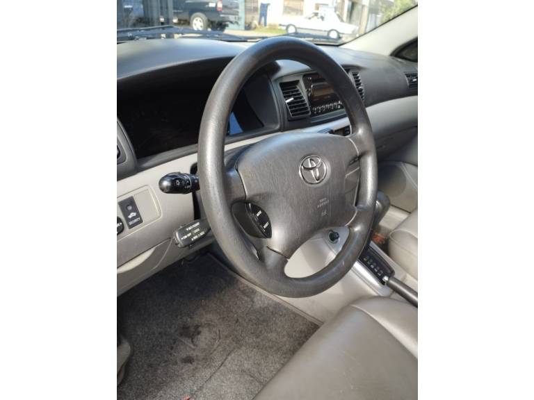 TOYOTA - COROLLA - 2006/2007 - Prata - R$ 40.900,00