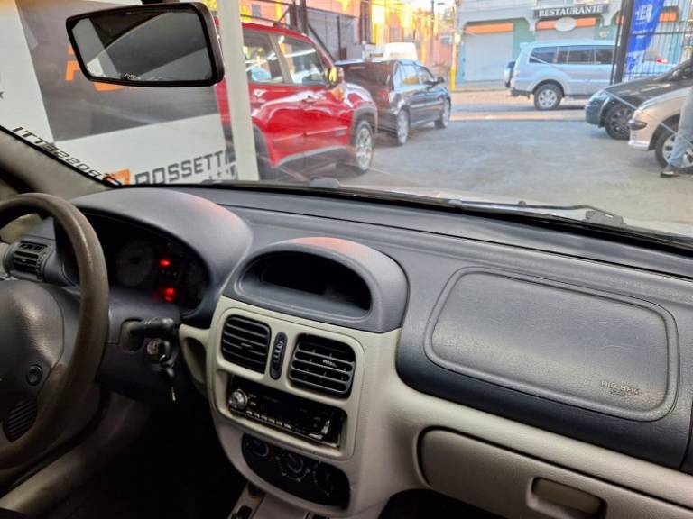 RENAULT - CLIO - 2004/2005 - Prata - R$ 19.900,00
