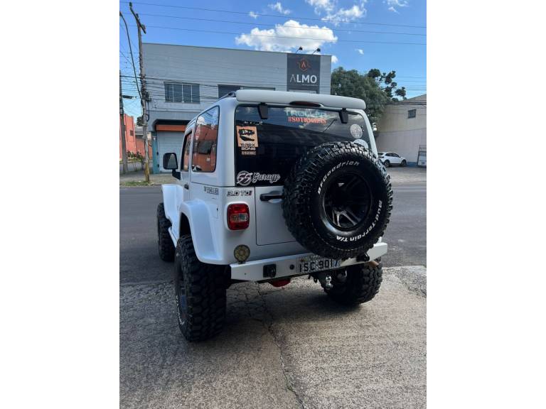 TROLLER - T4 - 2011/2011 - Branca - R$ 130.000,00